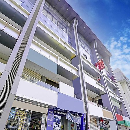 Hotel O Nova Rooms Surat Exterior foto