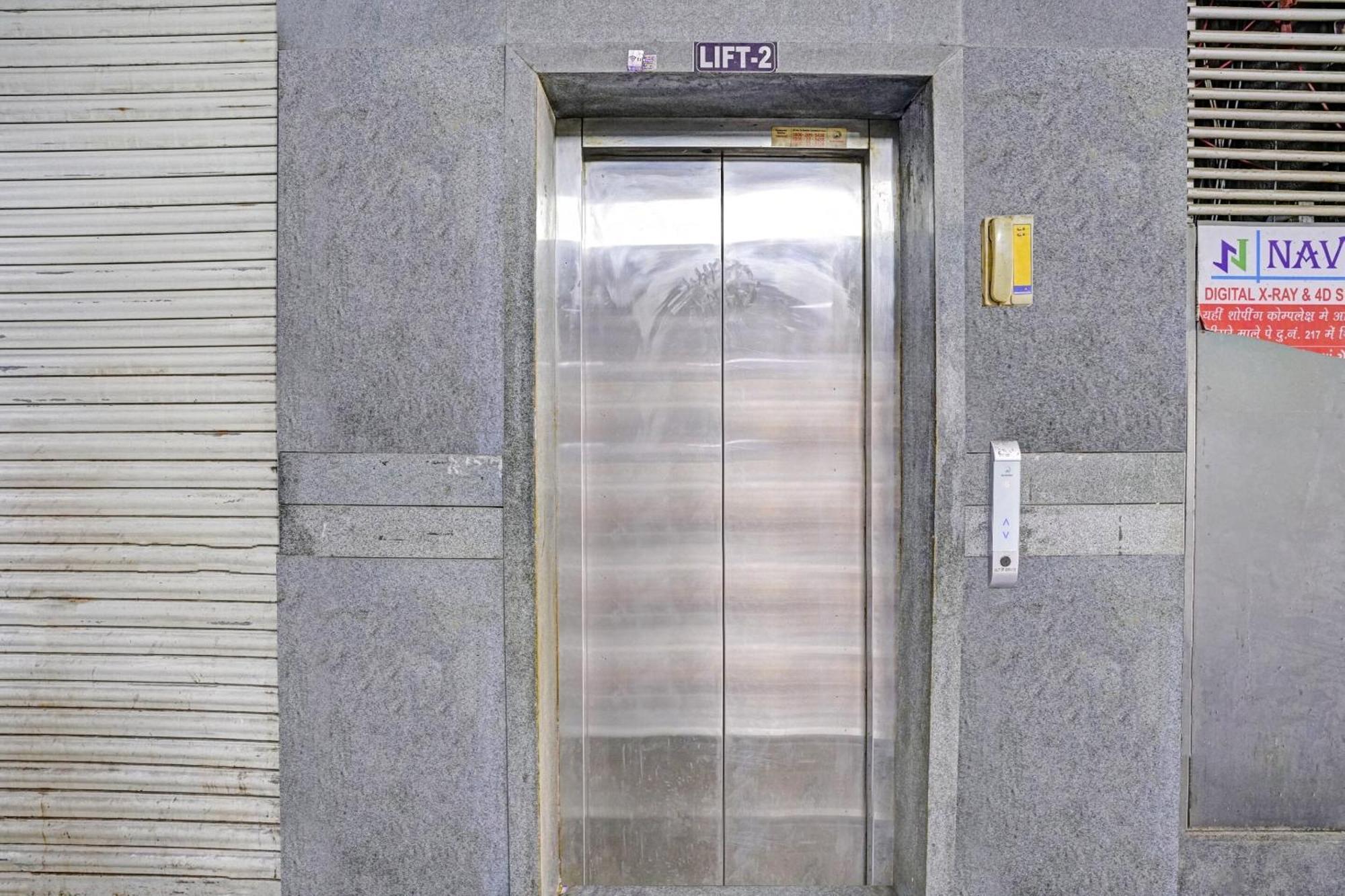 Hotel O Nova Rooms Surat Exterior foto