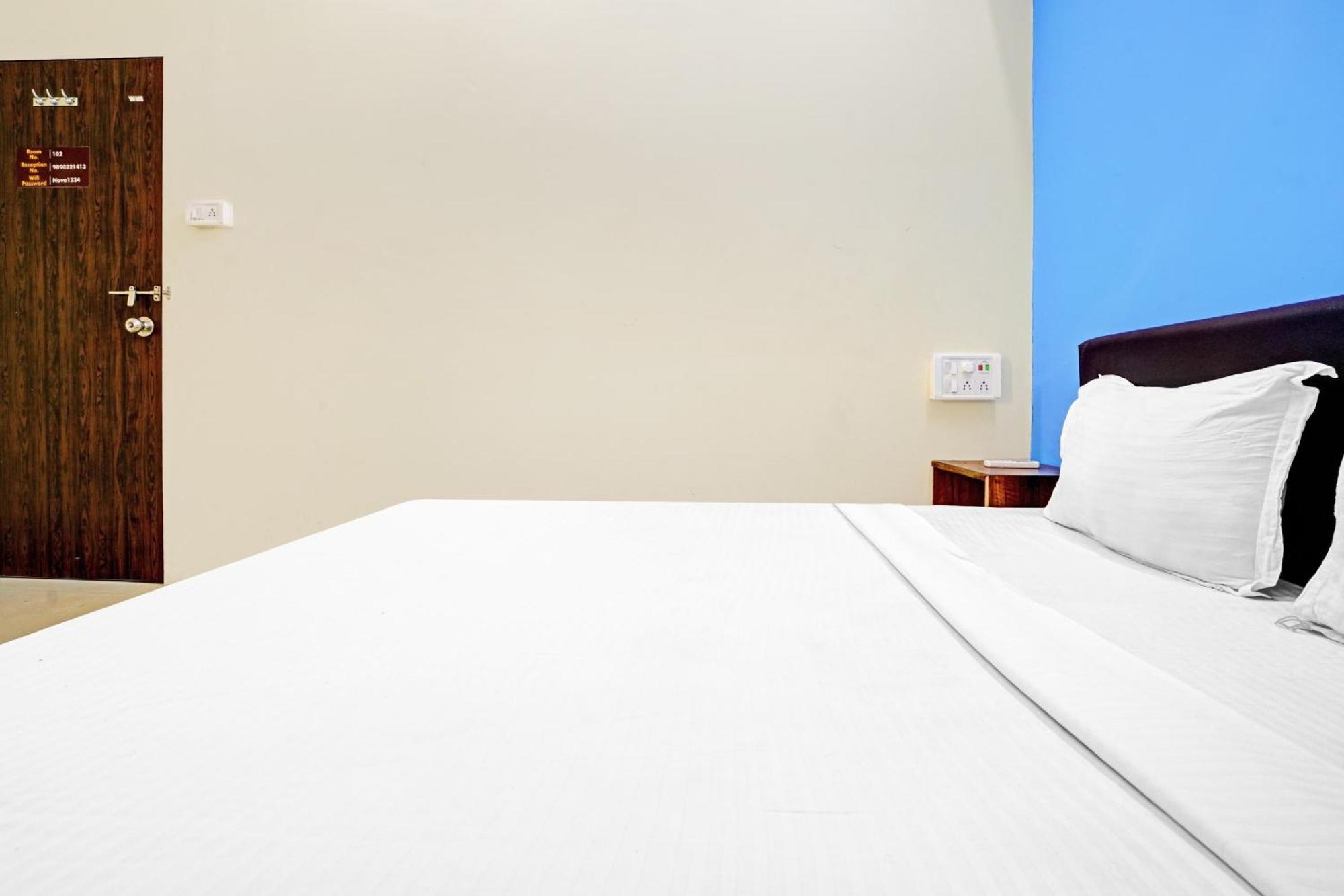 Hotel O Nova Rooms Surat Exterior foto